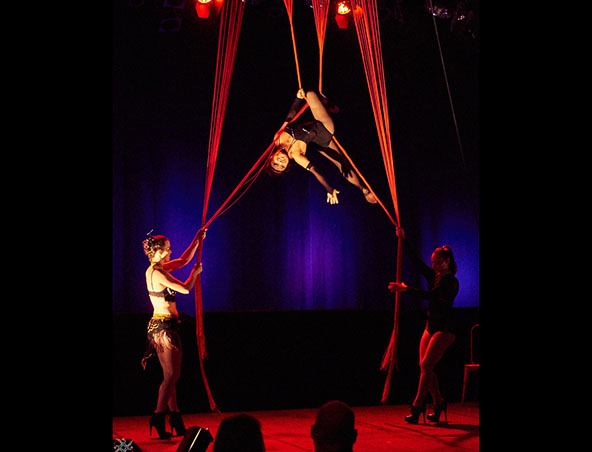 Aerialists Brisbane - Trapeze Artists - Aerial Entertainment